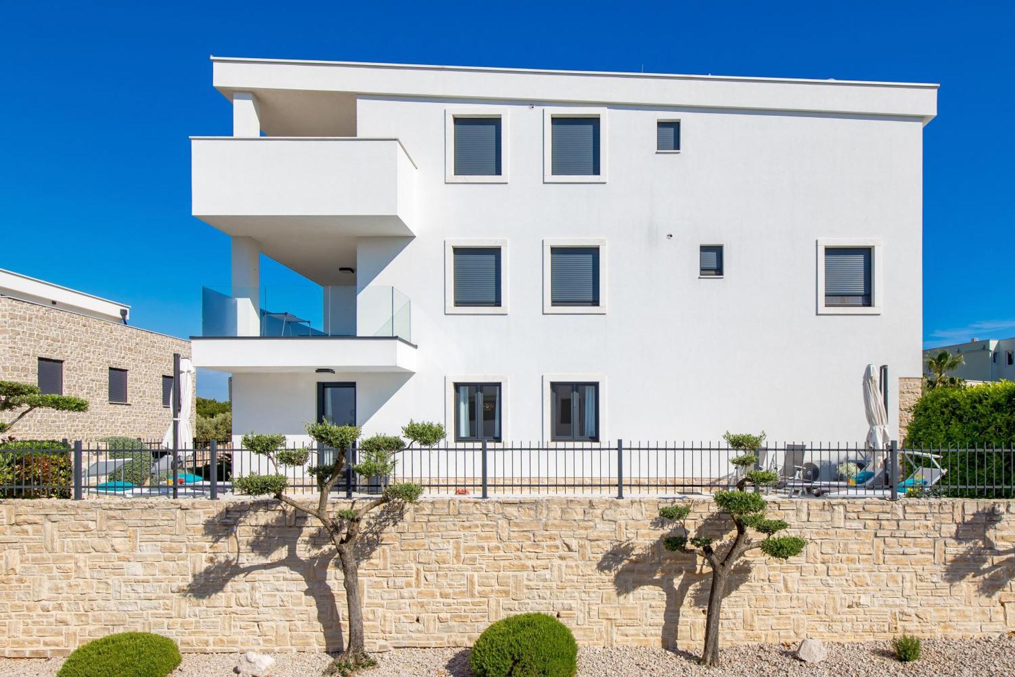 Luxury Apartment Hyperion With Private Pool And Garden Murter Extérieur photo