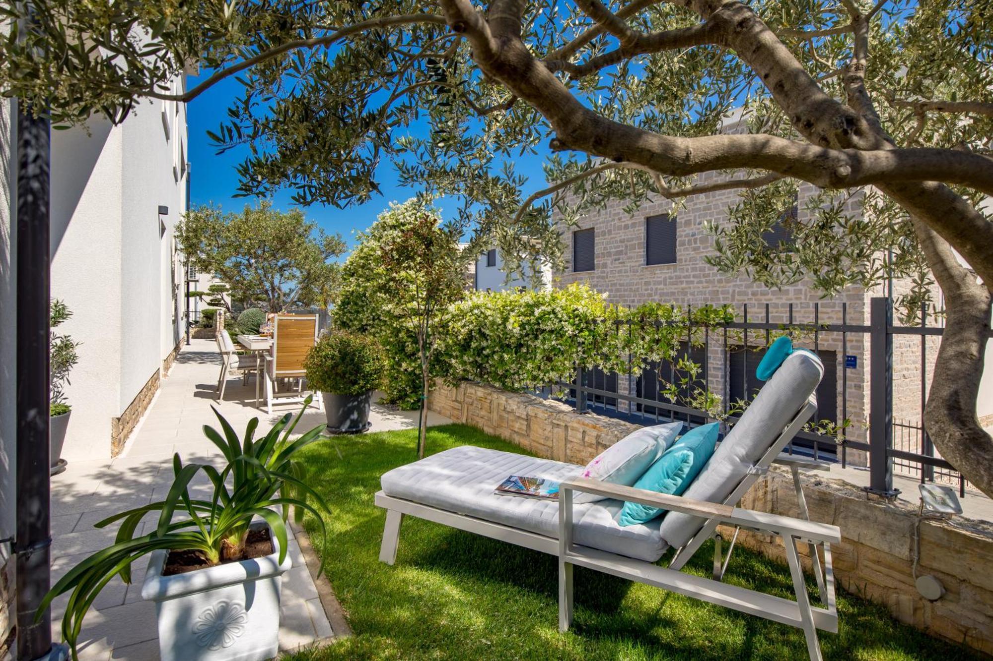 Luxury Apartment Hyperion With Private Pool And Garden Murter Extérieur photo