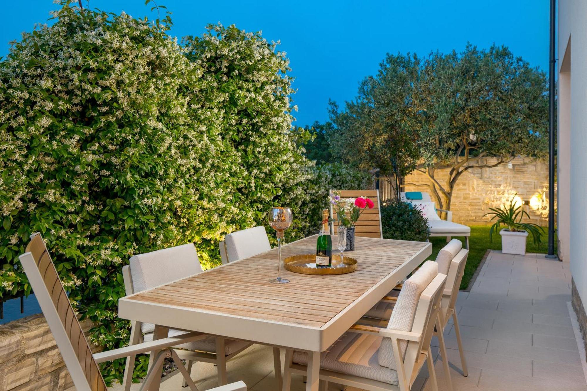 Luxury Apartment Hyperion With Private Pool And Garden Murter Extérieur photo