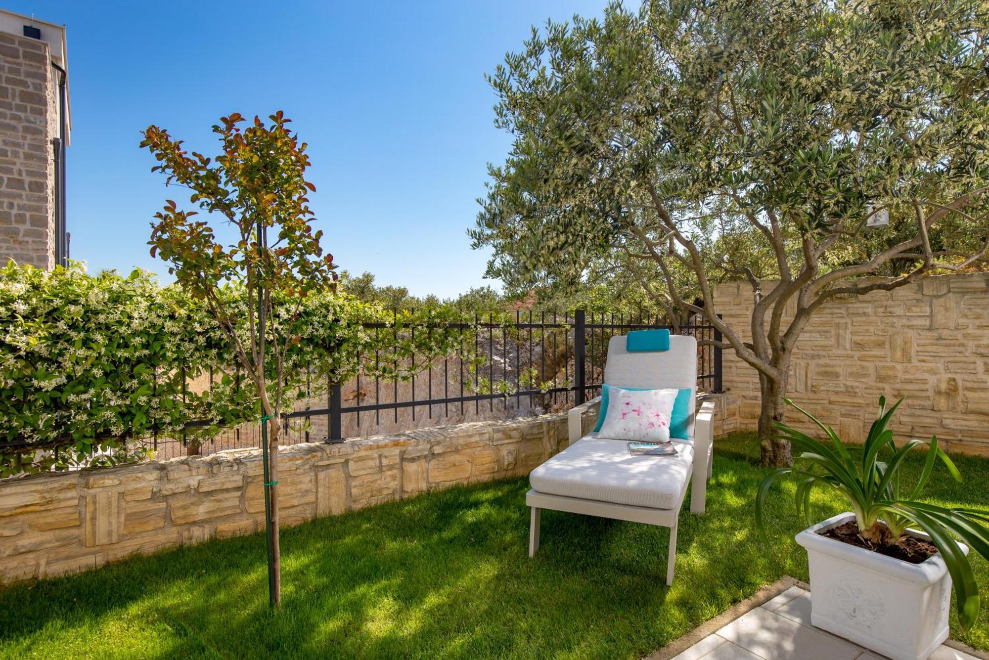 Luxury Apartment Hyperion With Private Pool And Garden Murter Extérieur photo